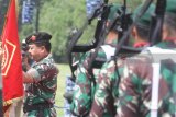 Panglima TNI Marsekal TNI Hadi Tjahjanto , S.I.P memimpin upacara Alih Komando dan Pengendalian (Kodal) Pasukan Pemukul Reaksi Cepat (PPRC) di Lanud Abdul Rahman Saleh, Malang, Jawa Timur, Jumat (23/2). Komando dan Pengendalian PPRC TNI dialihkan dari Divisi Infanteri 1 Kostrad (Wilayah Barat ) ke Divisi Infanteri 2 Kostrad (Wilayah Timur) untuk memberikan pengalaman tugas PPRC secara luas dan komprehensif. Antara jatim/Ari Bowo Sucipto/zk/18.