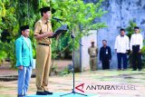 Bupati Tanah Laut H. Bambang Alamsyah menjadi Pembina Upacara di Madrasyah Aliyah Negeri (MAN) Tanah Laut, Selasa (6/2). Foto:Antaranews Kalsel/Arianto/G.