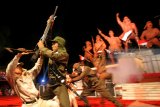 Sejumlah seniman mementaskan drama kolosal pemberontakan tentara PETA (Pembela Tanah Air) di kawasan Monumen Pemberontakan PETA, Kota Blitar, Jawa Timur, Rabu (14/2) malam. Pementasan drama kolosal bertajuk 