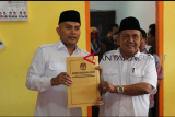 KPU  Kota Padangsidimpuan telah menetapkan calon Walikota Padangsidimpuan H Rusydi Nasution, S.TP, MM, dan calon Wakil Walikota Padangsidimpuan  Drs H Abdul Rosad Lubis, MM berdasarkan keputusan KPU Kota Padangsidimpuan nomor 8/PL.03.2-kpt/1277/KPU-Kota/II/2018, Senin (12/2) di kantor KPU Kota Padangsidimpuan. (Antaranews Sumut/Khairul Arief) 