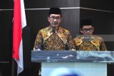 Paslon Cabup-Cawabup  'Kholifah' (Kholilurrahman-Fathorrahman) menyampaikan visi-misi dan program di kantor DPRD Pamekasan, Jawa Timur, Kamis (15/2). Paslon dengan nomor urut dua itu menyampaikan visi dan misi serta programnya jika terpilih menjadi Bupati Pamekasan periode 2018-2023 di hadapan DPRD Pamekasan. Antara Jatim/Saiful Bahri/zk/18