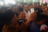 Presiden Serahkan Kartu PKH