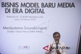 Direktur Utama Perum LKBN Antara Meidyatama Suryodiningrat berbicara dalam pertemuan ke-55 BUMN Marketeers Club di Wisma Antara, Jakarta, Jumat (23/2). Direktur Utama Perum LKBN Antara Meidyatama Suryodiningrat dalam pertemuan tersebut memaparkan materi bertajuk mencari bisnis model baru media di era digital. ANTARA FOTO/Aprillio Akbar/wdy/2018.