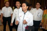 Menteri BUMN Rini Soemarno (kedua kanan) didampingi Dirut PT Len Industri Zakky Gamal Yasin (kiri), Dirut PT Dirgantara Indonesia Elfien Goentoro (kedua kiri), dan Dirut PT PAL Indonesia Budiman Saleh (kanan) menghadiri Rakor BUMN di Nusa Dua, Badung, Bali, Jumat (9/2). Rapat yang dihadiri enam BUMN anggota 'cluster' industri tersebut dalam rangka konsolidasi dan sinergi industri strategis. Antaranews Bali/Wira Suryantala/wdy/2018.