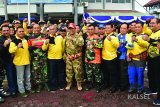 Gubernur Kalimantan Selatan Sahbirin Noor bersama seluruh jajarannya, melakukan kunjungan kerja ke pelosok daerah Kalimantan Selatan, selama enam hari, sejak  Sabtu (10/3) hingga Kamis (15/3) untuk menyerap aspirasi dan melihat realisasi pembangunan selama kepemimpinannya. Dalam kunjungan ke beberapa kabupaten di Kalsel , Gubernur dan jajarannya disambut antusias oleh masyarakat yang dikunjungi.Foto : (Antaranews Kalsel/Humpro).