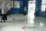 11 kelas di SMPN 1 Sungai Aur berlumpur, proses belajar mengajar terganggu