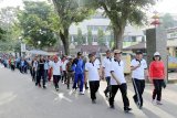 Ribuan masyarakat antusias saat mengikuti jalan sehat, dalam rangka turut memeriahkan Hari Ulang Tahun (HUT) ke-54 Provinsi Lampung Tahun 2018, di Bandarlampung. (ANTARA FOTO/Humas Pemprov Lampung).