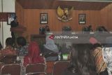 Sejumlah peserta diklat kepemimpinan tingkat, IV angkatan 184 di balai kota kediri, jatim selasa (20/3). kegiatan itu diikuti oleh 40, asn kota kediri mulai 20.maret hingga 10 juli 2018. Antara Jatim/foto/asmaul chusna/zk/18