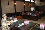 Sekdakab Batola H Supriyono memimpin rapat internal Sekretariat Daerah Kabupaten Batola, Kamis (1/3).Foto:Antaranews Kalsel/Arianto.