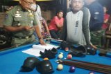 Razia semalam di Agam: mesin jackpot dan tuak diamankan