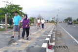 Communities Used Padang Beach Pedestrian as Sport Activity Area