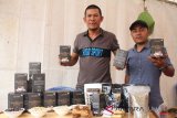 Sebagai upaya mengembalikan kejayaan kopi Mandailing ditanah kelahirannya para petani yang tergabung dalam KSU Komanja Banamon Ulupungkut kabupaten Mandailing Natal ambil bagian promosi produk di HUT Mandailing Natal ke-19. Hingga saat ini potensi minat pasar terhadap kopi asli Mandailing ini mencapai 500 ton setiap bulannya. (Antaranews Sumut/Holik).