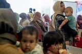 Sejumlah orang tua mengikuti Kelas Laktasi dan pentingnya Air Susu Ibu (ASI) di Melinda Hospital, Bandung, Jawa Barat, Sabtu (10/3). Menurut Organisasi Kesehatan Dunia atau WHO, Indonesia masih termasuk salah satu negara yang pencapaian dan pemenuhan pemberian ASI Ekslusif masih tergolong rendah dengan angka capaian sebesar 54 persen dari target 80 persen. ANTARA JABAR/Novrian Arbi/agr/18
