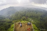 Foto Udara Kawasan Wisata Taman Hutan Raya (Tahura) Djuanda, Kabupaten Bandung, Jawa Barat, Selasa (27/3). Pemerintah Provinsi Jawa Barat melalui Dinas Kehutanan akan melakukan perluasan lahan Taman Hutan Raya Djuanda dari 528,39 hektare menjadi kurang lebih 2.500 hektare, yang mencakup wilayah Bandung Raya hingga ke wilayah Kabupaten Sumedang guna mengantisipasi bencana ekologi. ANTARA JABAR/Raisan Al Farisi/agr/18