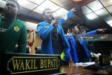 Mahasiswa yang tergabung dalam Solidaritas Mahasiswa Sidoarjo (Somasi) menduduki ruang rapat Paripurna gedung DPRD Sidoarjo, Jawa Timur, Kamis (15/3). Mereka menolak revisi UU MPR, DPR, DPD, dan DPRD (MD3) pada pasal 73, pasal 122 huruf (k), dan pasal 245 karena pasal-pasal tersebut dipandang berpotensi membungkam demokrasi. Antara Jatim/Umarul Faruq/zk/18