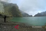 Luhut Panjaitan-Sri Mulyani nikmati obyek wisata kawah Ijen