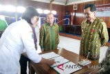 Bupati Kapuas Hulu, Abang Muhammad Nasir secara resmi melantik 15 Aparatur Sipil Negara pejabat Fungsional di lingkungan Pemerintah Kabupaten Kapuas Hulu wilayah Kalimantan Barat. Foto Antaranews Kalbar/Timotius