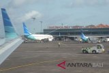 Sejumlah pesawat terparkir di Bandara Ngurah Rai, Bali, Selasa (20/3). Bandara I Gusti Ngurah Rai akan diperluas dari 53 menjadi 64 parkir pesawat, penambahan 