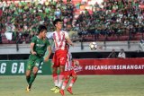 Pertandingan Persebaya Surabaya melawan Sarawak FA Liga 2 Malaysia dalam laga Persahabatan Internasional 