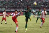 Pertandingan Persebaya Surabaya melawan Sarawak FA Liga 2 Malaysia dalam laga Persahabatan Internasional 