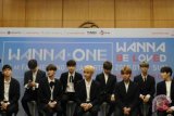 Wanna One minta maaf atas insiden saat siaran web star live