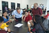 Maryelen/Aulia sementara memimpin kejuaraan bridge pelajar Manado