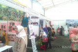 Dinas Kesehatan Kalimantan Selatan menggelar pameran pada acara rapat Kerja kesehatan daerah  (Rakerkesda), di halaman Hotel Rattan In Banjarmasin, Rabu (4/4).Foto:Antaranews Kalsel/Arianto.