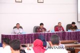 Sekdakab Tanah Laut H Syahrian Nurdin Memimpin Rapat Koordinasi Forum CSR se-Tanah Laut, di Aula Bappeda Tanah Laut, Kamis (12/4).Foto:Antaranews Kalsel/Arianto.