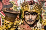 Peserta parade mengikuti Karnaval Asia Afrika di jalan Asia Afrika, Bandung, Jawa Barat, Sabtu (28/4). Parade tersebut merupakan rangkaian peringatan Konferensi Asia Afrika (KAA) ke-63 yang diikuti sejumlah negara peserta dengan menampilkan budaya dan pakaian tradisional masing-masing negara. ANTARA JABAR/M Agung Rajasa/agr/18
