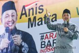 Mantan Presiden Partai Keadilan Sejahtera (PKS) sekaligus calon Presiden 2019, Anis Matta menyampaikan orasi politiknya pada acara wawasan politik Islam di Pondok Pesantren (Ponpes) Miftahul Huda 2, Bayasari, Kabupaten Ciamis Jawa Barat, Selasa (10/4). Dalam safari politknya Anis Matta, menyampaikan tentang wawasan politik Islam kepada santri dan para alim ulama dengan tema 