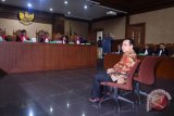 Terdakwa kasus korupsi KTP Elektronik Setya Novanto menjalani sidang putusan di Pengadilan Tipikor, Jakarta, Selasa (24/4/2018). (ANTARA FOTO/Sigid Kurniawan) 