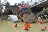 Jembatan Widang runtuh