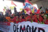 Massa petahana Wali Kota Makassar unjuk rasa