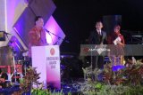 Wali Kota Kediri Jumadi ketika menghadiri  Prodamas Award 2018 yang diselenggarakan di Taman Tirtoyoso, Kota Kediri, Jawa Timur, Selasa (8/5) malam. Kegiatan tersebut sebagai apresiasi pelaksanaan program pemberdayaan masyarakat sebagai upaya membangun dan memajukan Kota Kediri. Antara Jatim/ Foto/ Asmaul Chusna/zk/18