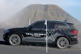 Jurnalis melakukan uji coba mengendarai mobil BMW All New X3 saat berlangsungnya BMW Media Driving Experience 2018 di Taman Nasional Bromo Tengger Semeru, Pasuruan, Jawa Timur, Rabu (9/5).  BMW Media Driving Experience 2018 yang diikuti oleh sejumlah jurnalis dari berbagai media nasional serta pemerhati lingkungan tersebut dalam rangka uji coba perdana mobil BMW All New X3.Antara Jatim/Irfan Anshori/zk/18