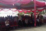 Manajemen dan karyawan PT. Kurnia Aneka Gemilang perusahaan  produsen minuman ternama sirup Kurnia, Minggu (6/5) menyantuni seratusan anak yatim piatu dan kenduri bersama masyarakat sekitar pabrik yang berlokasi di Tanjung Morawa dalam rangkaian menyambur bulan suci Ramadhan.

Pimpinan PT Kurnia Jonas Hudaya MBA bersama jajaran pimpinan juga hadir turut melayani warga