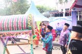 Pjs Bupati Tanah Laut Achmad Sofiani Membuks Pasar Wadai Ramadan Expo 2018/1439 Hijriah, di depan Balairung Tuntung Pandang Pelaihari,  Kamis (17/5).Foto:Antaranews Kalsel/Arianto.