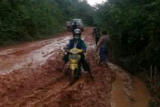 Jalan berkubang lumpur kendala distribusi pangan di Kotim