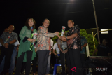Lomban nyalakan 1000 lilin Bitung untuk Surabaya