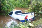 Mobil Patwas Dishub 'nyemplung' di Sungai Sakakajang