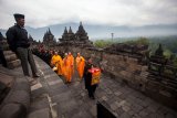 Doa pagi Waisak di Borobudur