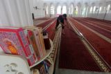 Membersihkan Masjid sambut Ramadhan