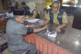 Dalam rangka memperingati Hari Hipertensi se-Dunia, Pemerintah Kabupaten Banjar melalui Dinas Kesehatan kabupaten setempat melakukan pemeriksaan kesehatan untuk para Aparatur Sipil Negara (ASN) lingkup Pemerintah Kabupaten Banjar termasuk Bupati Banjar HKhalilurrahman di Aula Barakat Martapura, Senin (28/5).Foto Antaranews Kalsel/hms/F)