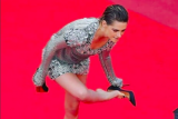 Kristen Stewart copot sepatu  di karpet merah festival Cannes