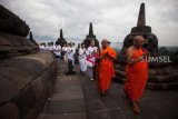 Ratusan umat Budha pawai Waisak di Candi Sewu, Klaten