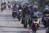 Kendaraan pemudik roda dua memadati jalur Pantura Arjawinangun, Cirebon, Jawa Barat, Rabu (13/6). Memasuki H-2 Lebaran arus mudik di jalur Pantura semakin padat. ANTARA JABAR/Dedhez Anggara/agr/18.