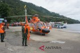 Helikopter Basarnas jenis Dauphin A 365 N3+ 
HR-3604 untuk membantu pencarian korban telah mendarat di Pelabuhan