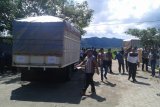 KPU Gorontalo utara mendistribusikan logistik Pilkada Gorontalo Utara, yang dihadiri oleh Panwaslu serta pihak keamanan 