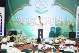 Pjs Bupati Tanah Laut Achmad Sofiani Menghadiri Wisuda Tahfizh I Santri Yayasan Darul Istiqomah Tanah Laut, Jum'at (1/6).Foto:Antaranews Kalsel/Arianto.