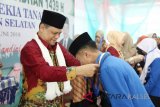 Pjs Bupati Tanah Laut Achmad Sofiani Mewisuda Siswa Madrasyah Aliyah Negeri Insan Cendikia Tanah Laut, Sabtu (2/6).Foto:Antaranews Kalsel/Arianto.